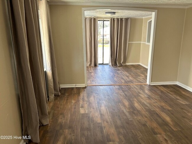 Building Photo - 178 Rosalyn Rd