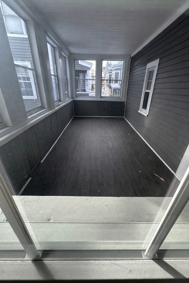 Building Photo - 17 S State St