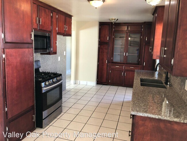 Building Photo - 3 br, 2 bath House - 3436 Santa Fe Avenue
