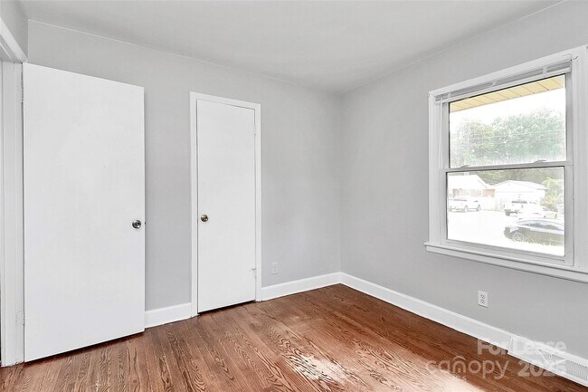 Building Photo - 4808 Brooktree Dr
