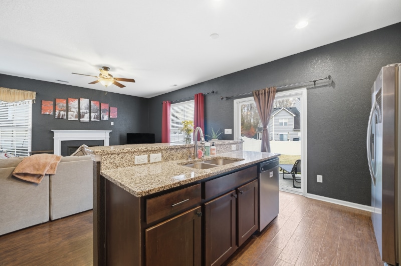 Building Photo - 5022 Breleigh Ln