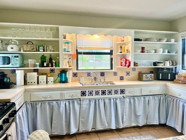 Building Photo - 7357 Brace St