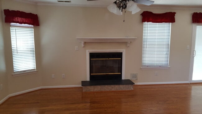 Building Photo - 2 bedroom Condo close to Military Bases and Shore Dr