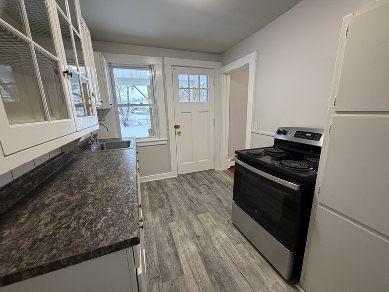 Building Photo - 34 Grand Ave