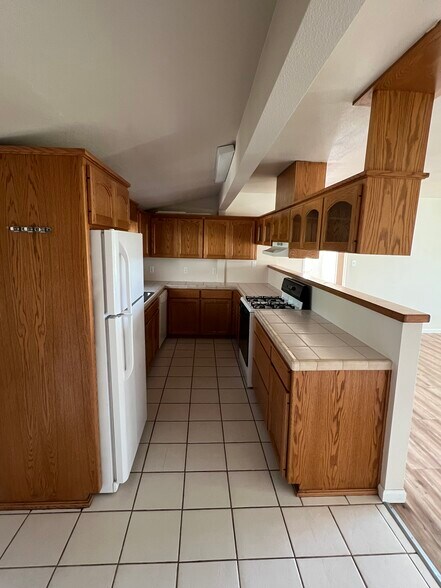 Kitchen. - 1045 S Stage Rd