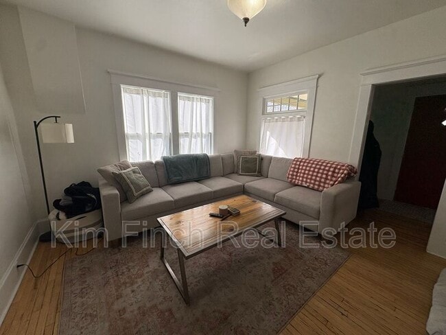 Building Photo - 1149 S Lk St