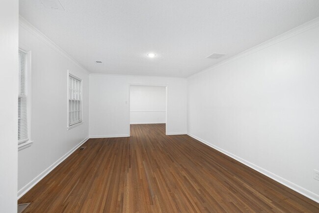 Building Photo - Recently renovated home in Whitehaven