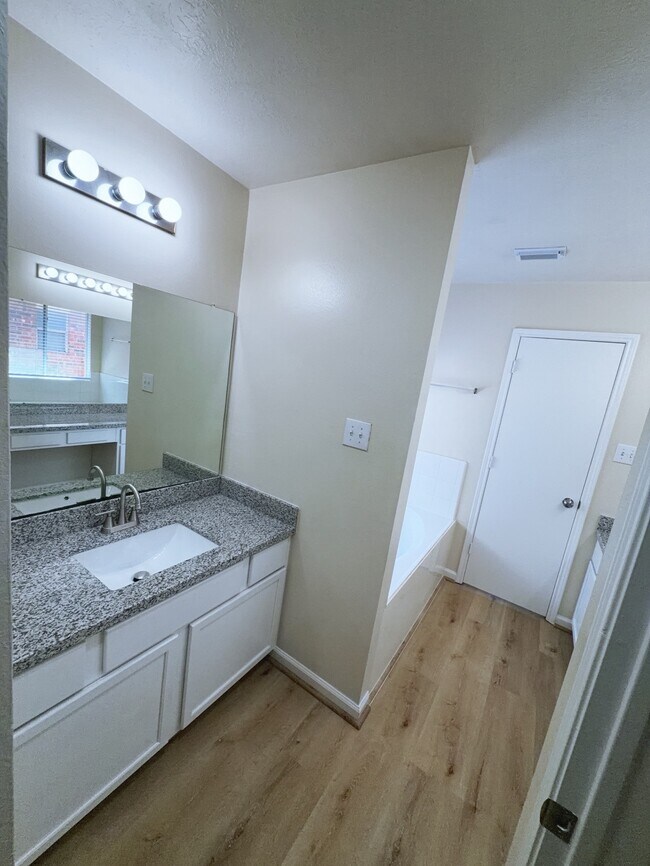 Building Photo - 6656 Sharpstown Green Cir