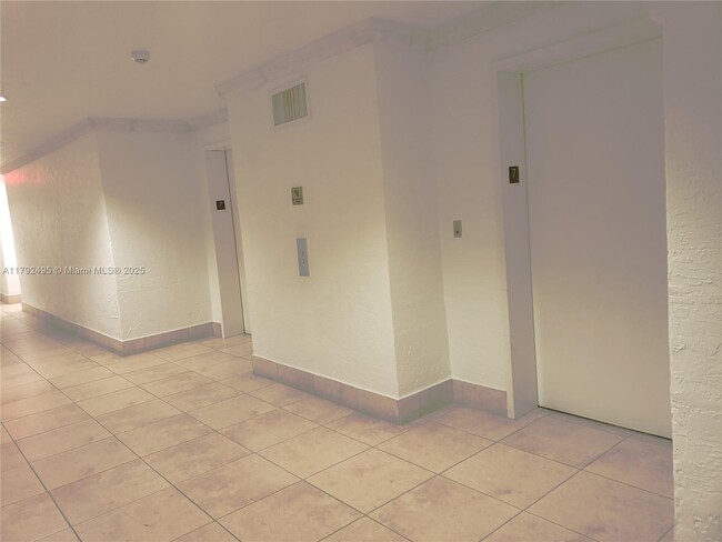 Building Photo - 357 Almeria Ave