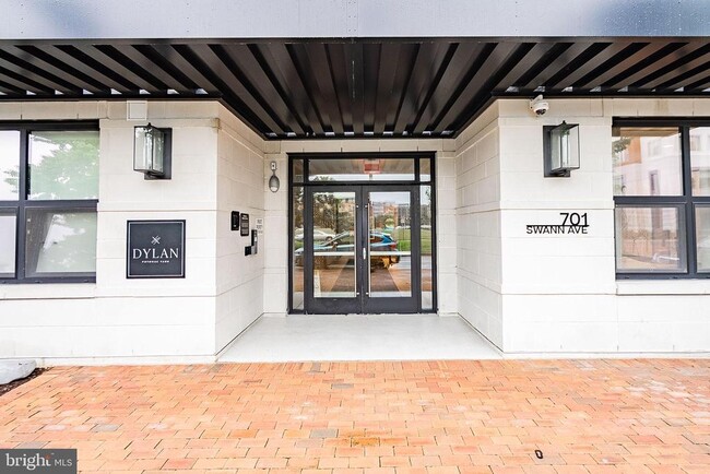 Building Photo - 701 Swann Ave