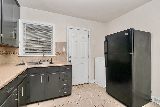 Building Photo - Cozy Echo Hills Two Bedroom Duplex