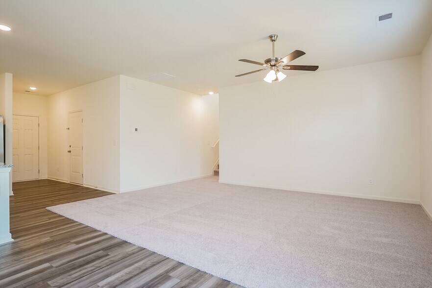 Building Photo - 216 Babbling Brk Dr