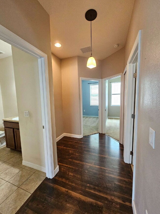 Building Photo - Spacious Phillips Landing Home w/ Walk-In ...