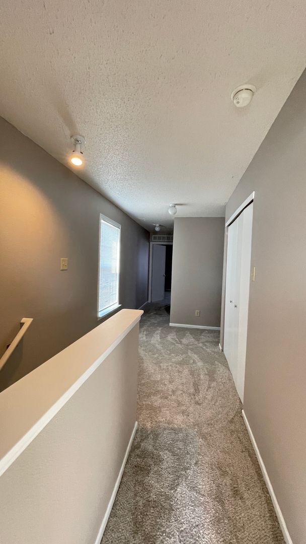 Building Photo - 3 Bedroom, 2.5 Bath Home Located in South Lafayette