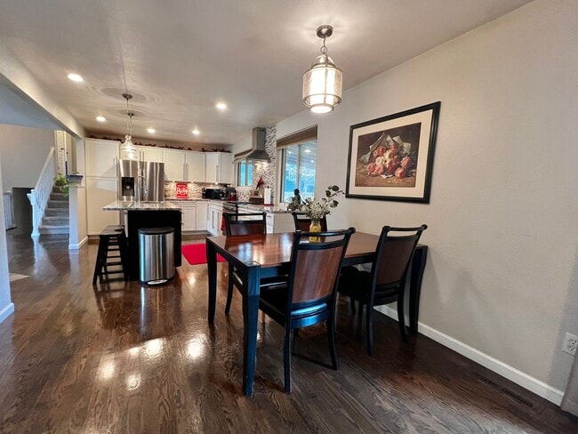 Building Photo - Remodeled 4 Bedroom 2 Bathroom Home in Fort Collins!