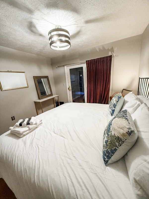 Building Photo - 102 Longfellow Close