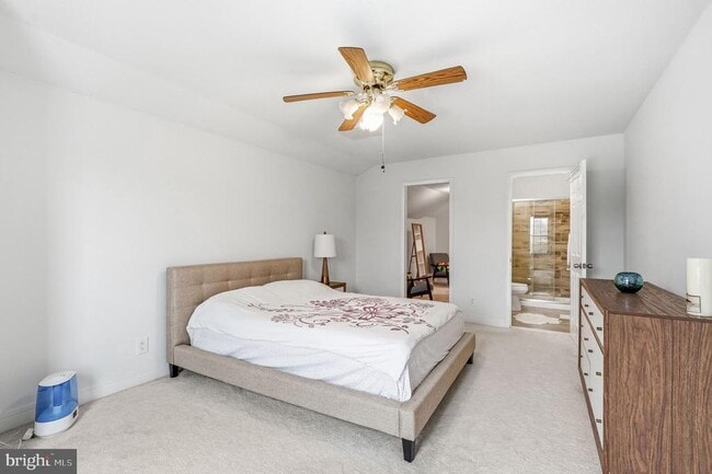 Building Photo - 3904 Fenwick Ln