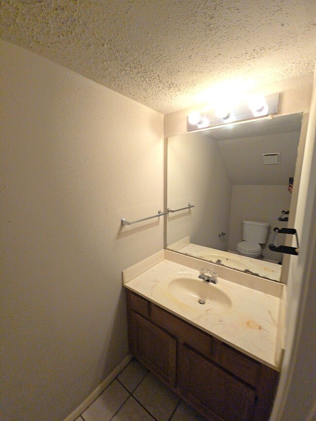 Building Photo - 15625 Weldon Dr