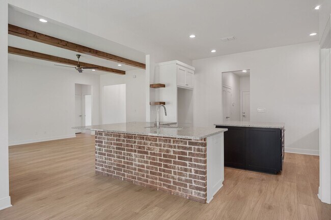 Building Photo - Gorgeous new construction in Flint!