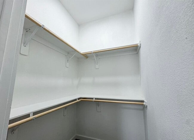 Building Photo - 328 Clearwater St