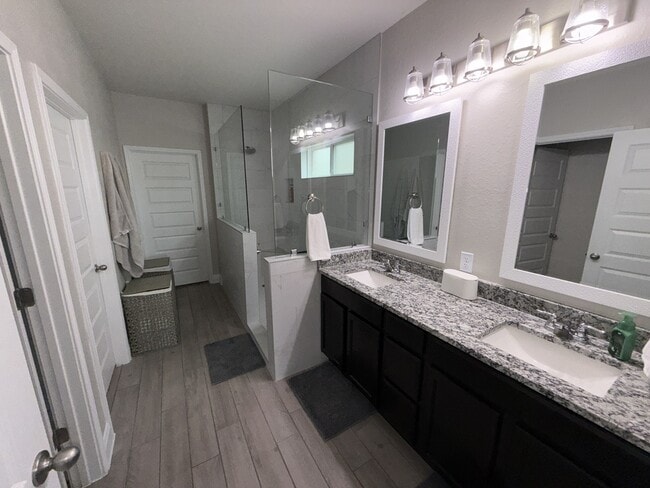 Building Photo - 303 Colorado Cyn