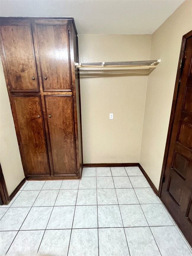 Building Photo - 10719 Creektree Dr