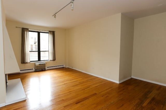 Building Photo - 1424 N Dearborn St