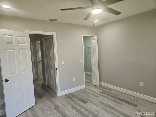 Building Photo - 2320 N Hendry Point