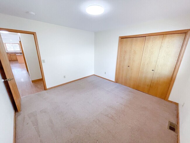 Building Photo - 3 bedroom, 2 bath House