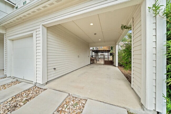 Building Photo - 1307 Fort Branch Blvd