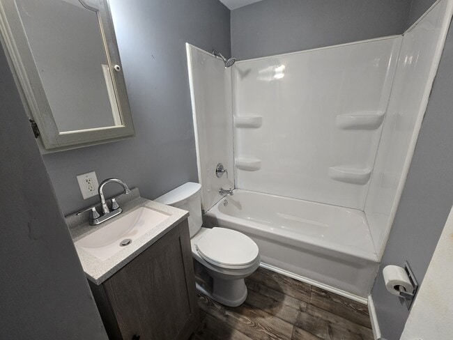 Building Photo - 10 McEwen Ct