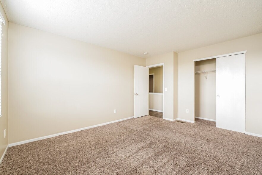 Building Photo - 6280 Marengo St