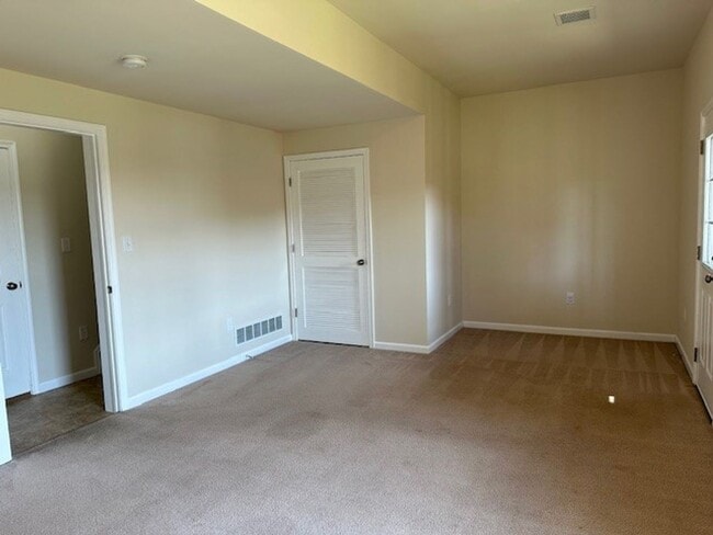 Building Photo - 6443 Creekbend Dr