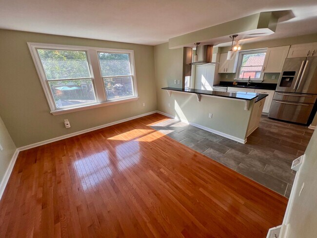 Building Photo - Pittsburgh - 2 Bedroom 1.5 Bathroom - Home...