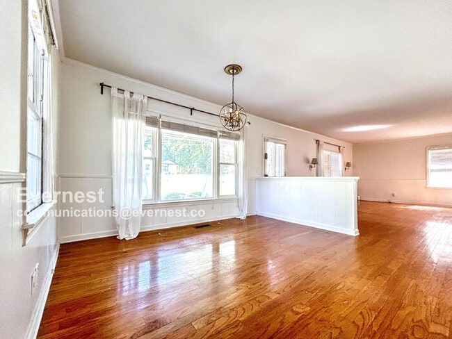 Building Photo - 1807 Dresden Dr NE