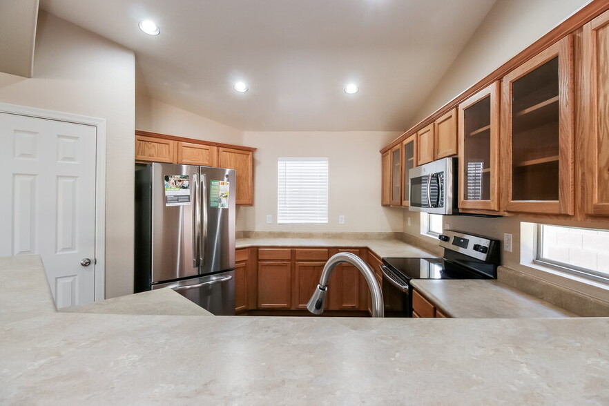 Building Photo - 2540 W Silver Streak Way