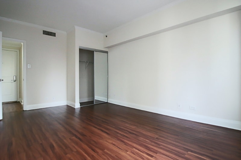 Building Photo - 205 E Chestnut St