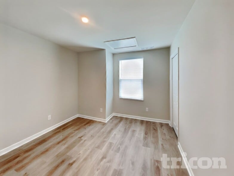 Building Photo - 2424 Solomon Ln