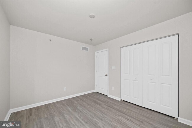 Building Photo - 26 Munro Rd