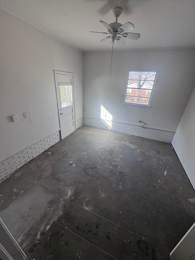 Building Photo - Midtown Tulsa 4 Bedroom Single Level Home!