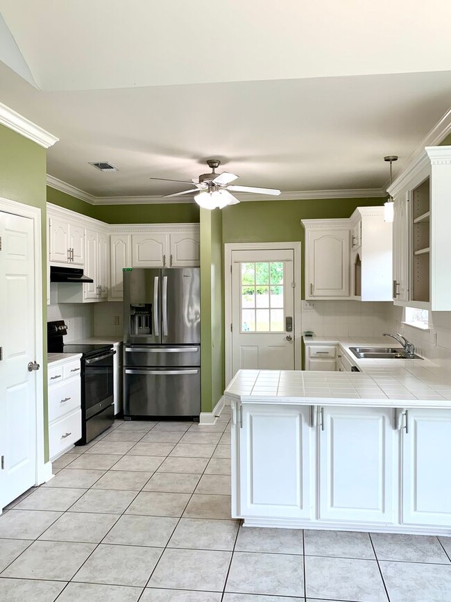 Building Photo - 3BD/2BA House for Lease in Rolling Meadow - Denham Springs