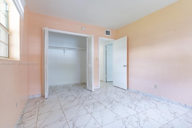 Building Photo - 16985 SW 113th Ct