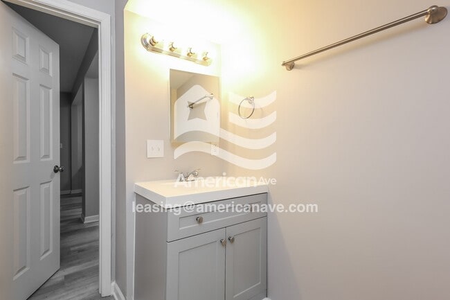 Building Photo - 614 S Depot St