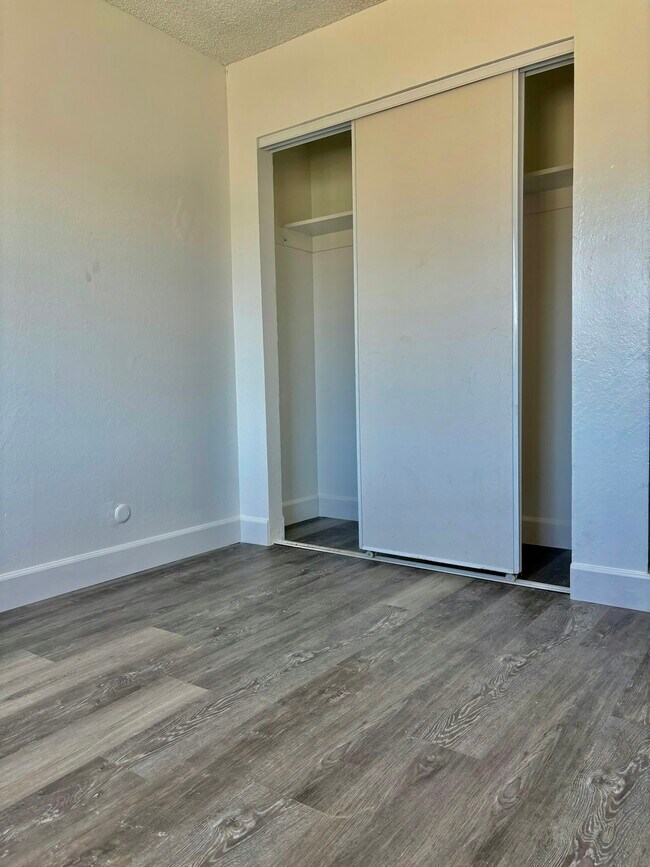 Building Photo - 1331 Pinetree Dr