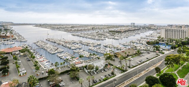 Building Photo - 13700 Marina Pointe Dr