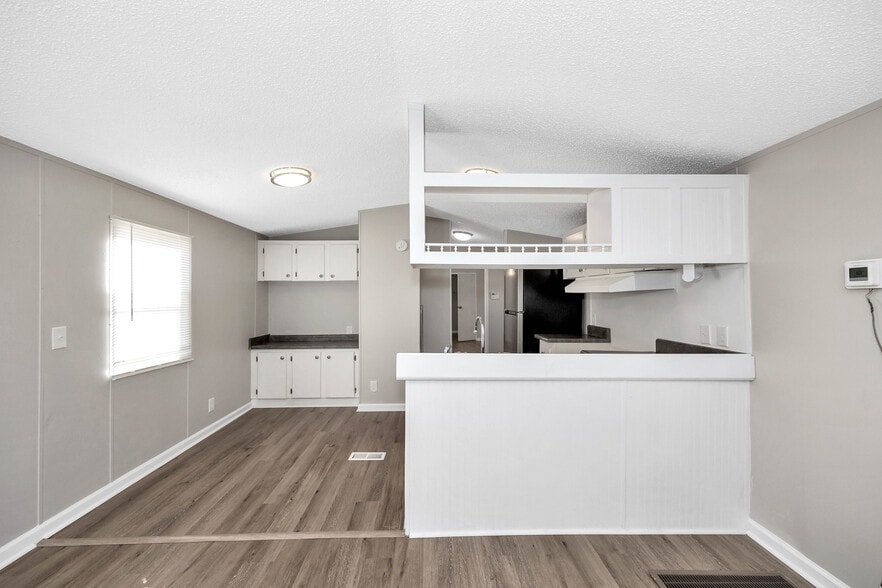 Building Photo - 415 W Limestone Rd