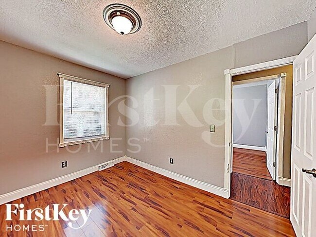 Building Photo - 5548 NE 58th St