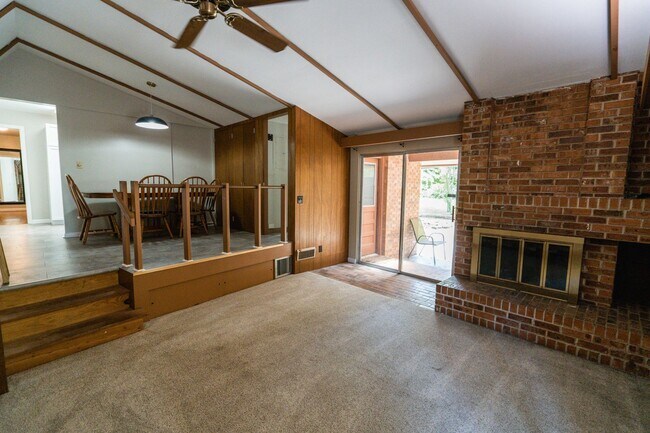 Building Photo - 3BR/2BA Home