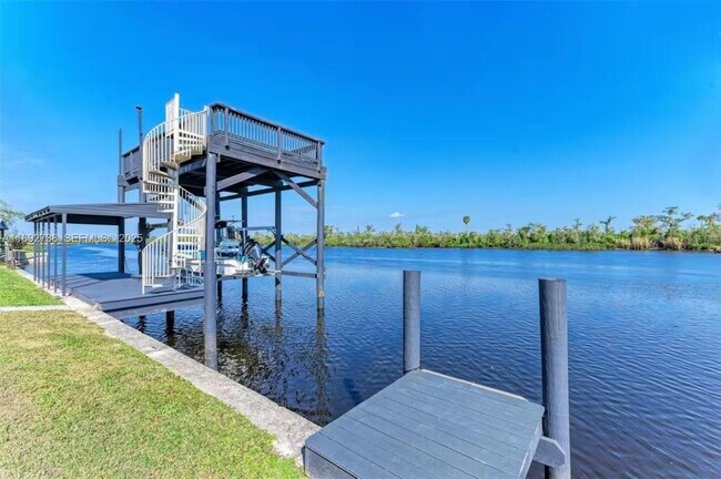 Building Photo - 9675 SW Anchor