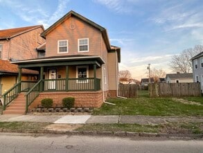 Building Photo - 332 E Lincoln St